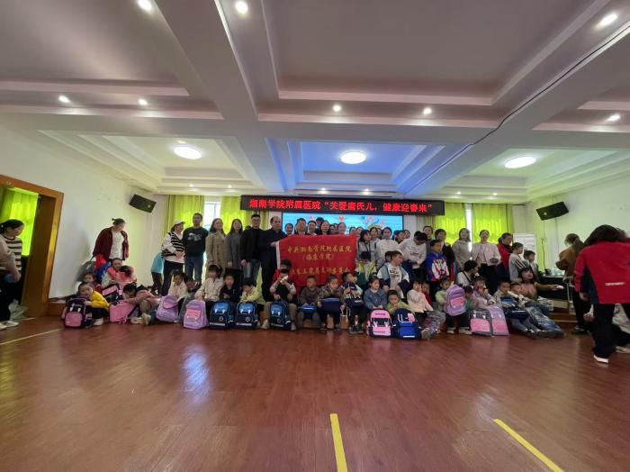 传递雷锋精神，温暖特殊儿童1 (5).jpg