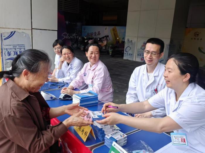 世界哮喘日：湘南学院附属医院在暴雨中传递健康守护 (4).jpg