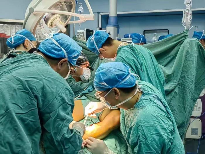 院士工作站落户郴州，他带队取得突破性进展！ (2).jpg