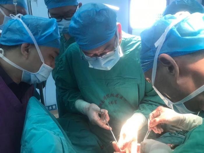 院士工作站落户郴州，他带队取得突破性进展！ (3).jpg