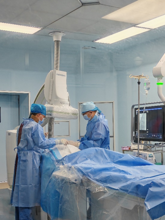 “缠腰蛇”剧痛难忍?看这家医院如何用“电脉冲”破解顽痛困局1 (1).jpg “缠腰蛇”剧痛难忍?看这家医院如何用“电脉冲”破解顽痛困局1 (1).jpg