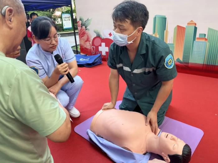 湘南学院附属医院与人民路街道联合举办党建引领健康义诊活动1 (3).jpg