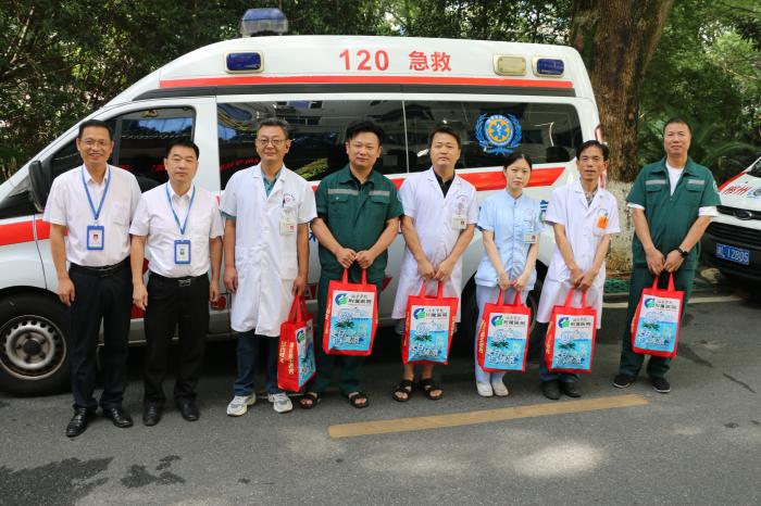 酷暑送清凉  关爱暖心田