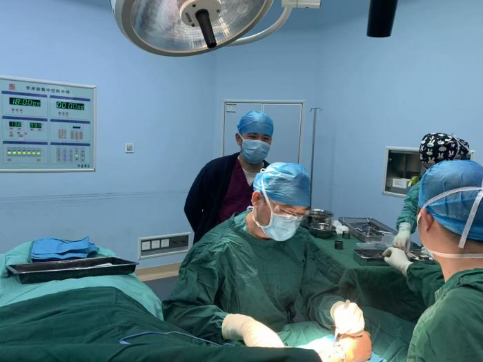 病房里的青春灯塔1 (3).jpg