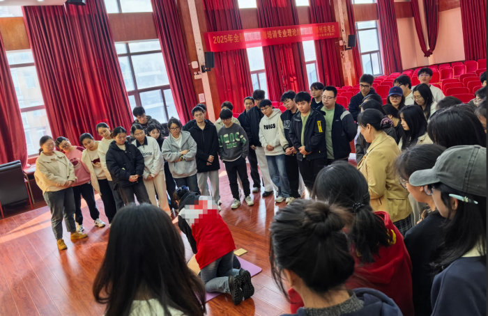 急救技能进校园 千人培训筑防线